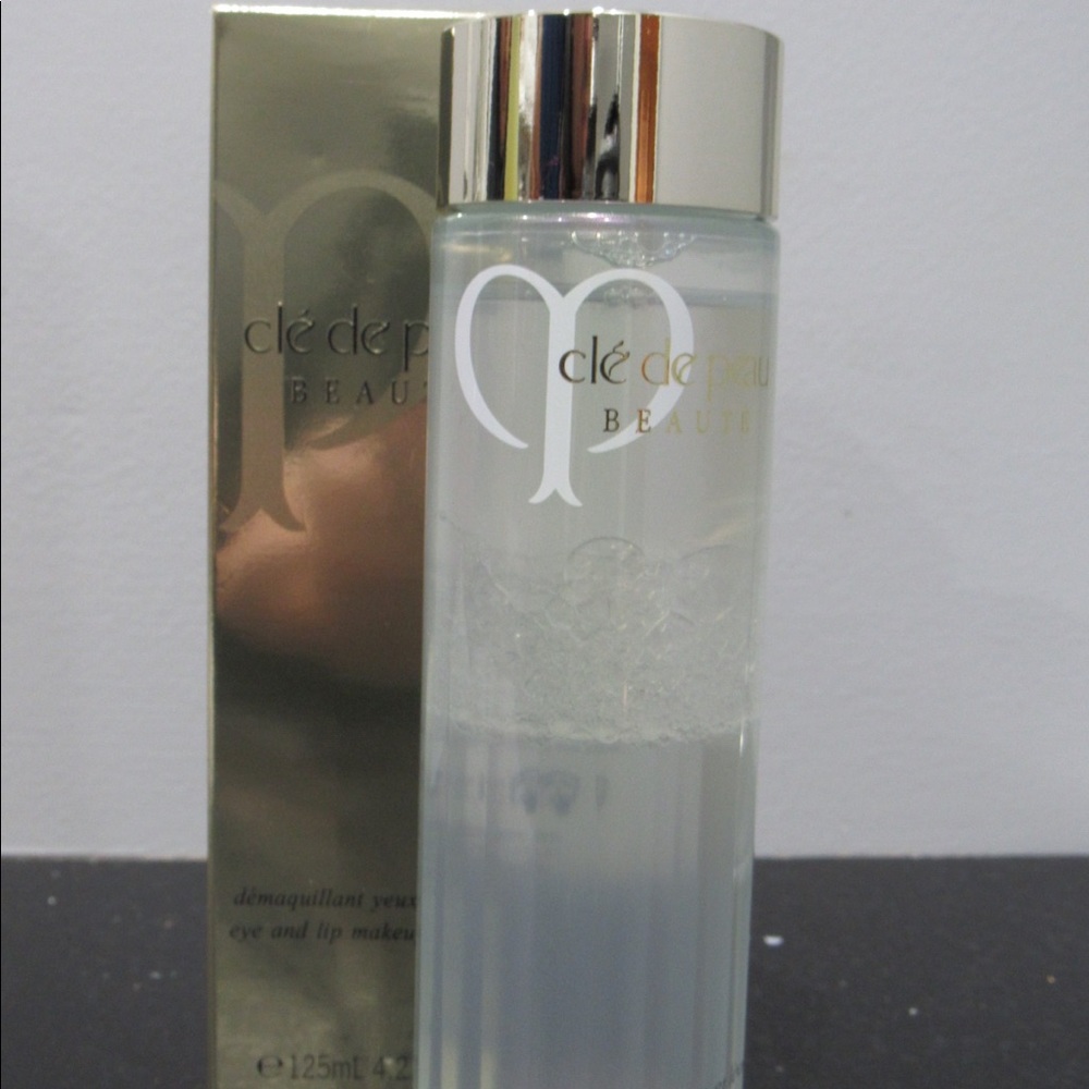 CLE DE PEAU MAKEUP REMOVER!